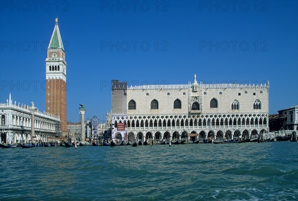 Italie, venise, grand canal, touristes, palazzo ducale, palais des doges, campanile, san marco, saint marc, eau, palais, habitat traditionnel,