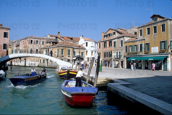 Italie, venise, canal, bateaux, place, habitat traditionnel, maisons, eau,