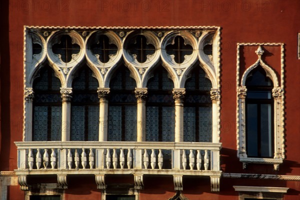 Italie, venise, palais, ogives, colonnes, grand canal, facade, habitat traditionnel,