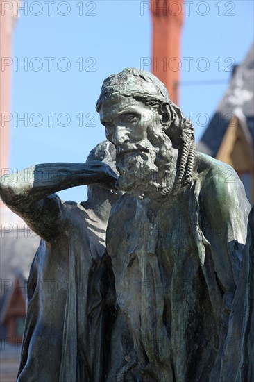 France, region nord, pas de calais, calais, place de l'hotel de ville, groupe sculpte d'auguste rodin, les bourgeois de calais, vers 1885, bronze, detail,