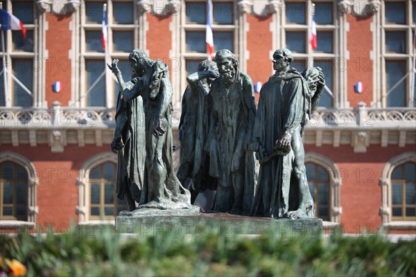 France, region nord, pas de calais, calais, place de l'hotel de ville, groupe sculpte d'auguste rodin, les bourgeois de calais, vers 1885, bronze,