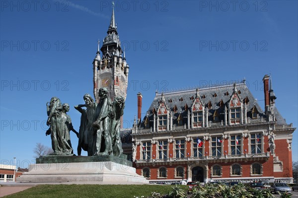 France, region nord, pas de calais, calais, place de l'hotel de ville, neo renaissance flamande, debut du 20e siecle, jardin, palmiers, groupe sculpte d'auguste rodin, les bourgeois de calais,