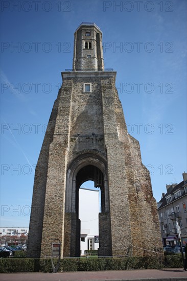 France, region nord, pas de calais, calais, tour de guet, place d'armes, vestige medieval,