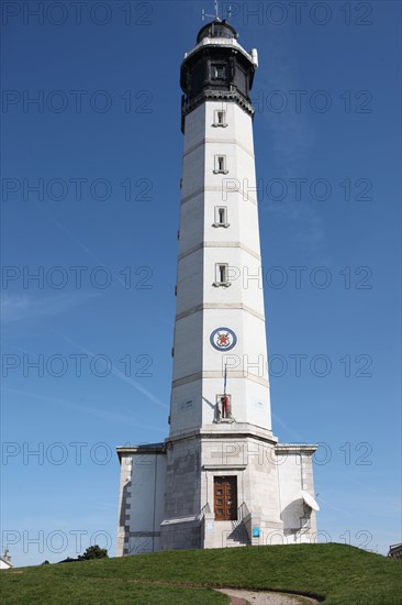 France, region nord, pas de calais, calais, port, phare, signalisation maritime,