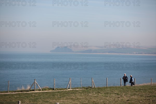 France, region nord, pas de calais, cote d'opale, cap gris nez, falaises, panorama, cross gris nez, mer du nord, signalisation GR, randonnee, sentier, panorama, vue sur le cap blanc nez,