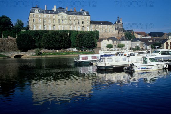 region pays de loire, town