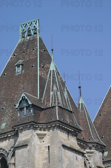 France, region picardie, oise, noyon, art gothique, religion, toitures des tours de la cathedrale