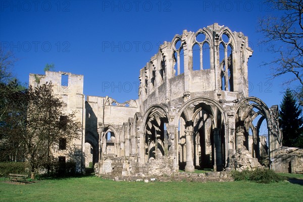 France, region picardie, oise, ourscamps, abbaye, ruines, vestiges, art gothique, pierre, monument historique,