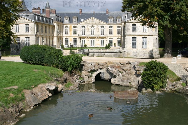 France, region picardie, oise, ermenonville, chateau, eau, canards, face au parc jean jacques rousseau, philosophie,