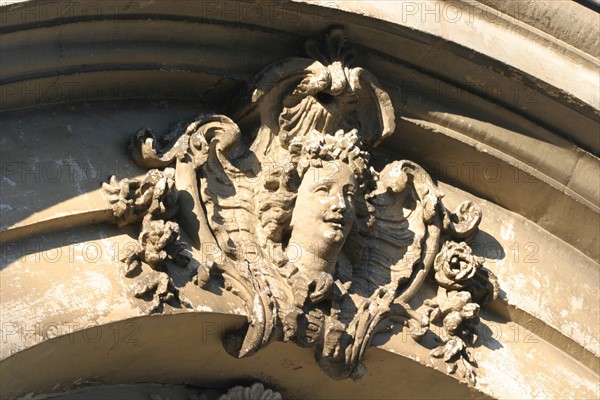 France, region ile de france, seine et marne, fontainebleau, ermitage de pompadour, detail porte, mascaron,