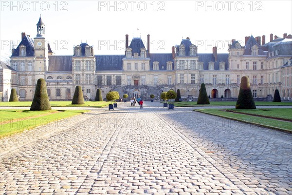 France, region ile de france, seine et marne, fontainebleau, chateau, facade, cour, paves, escalier, Napoleon,