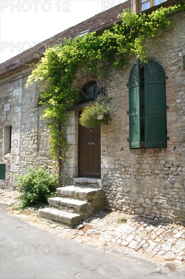 France, region ile de france, seine et marne, provins, cite medievale, maison, fleurs, centre ville,