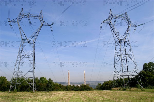 France, region ile de france, yvelines, porcheville, centrale electrique, thermique, seine, energie, edf, electricite, environnement, developpement durable, pylones, cheminees, fils electriques,