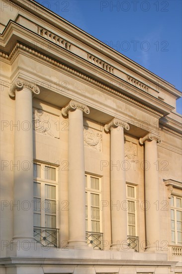 France, region ile de france, yvelines, louveciennes, pavillon de musique de madame du barry, architecte claude nicolas ledoux, classisisme, portique, colonnes, chapiteaux,