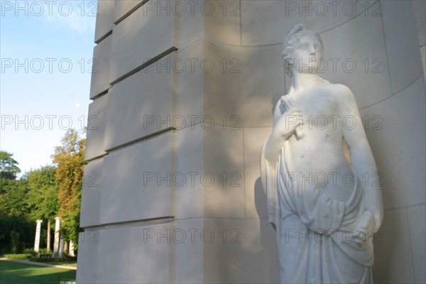 France, region ile de france, yvelines, louveciennes, pavillon de musique de madame du barry, architecte claude nicolas ledoux, classisisme, niche, statue, sculpture,