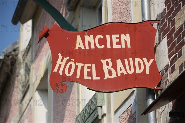 France, Haute Normandie, eure, vallee de la seine, giverny, ancien hotel baudy, restaurant, auberge, claude monet, jardin, fleurs, impressionnistes, peinture, enseigne,