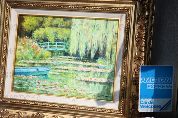 France, Haute Normandie, eure, vallee de la seine, giverny, boutique, galerie, commerce, tableau, carte de credit, american express, vitrine, claude monet, impressionnistes, peinture,