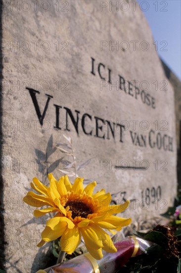 France, ile de france, val d'oise, auvers sur oise, cimetiere, tombe de vincent van gogh, peintre, sepulture, fleur, tournesol,