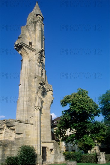 France, ile de france, val d'oise, asnieres sur oise, abbaye de royaumont, cloitre, monastere, edifice religieux, art gothique, cloitre, eglise, vestige,