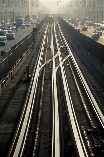 France, paris, transport, ligne de metro 1, pont de neuilly, transport en commun, ratp, avenue charles de gaulle, voitures, la defense,