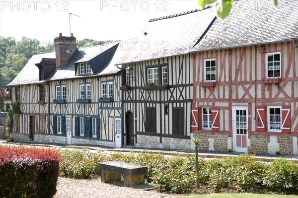 France, Haute Normandie, eure, le bec hellouin, maisons a colombages, pans de bois, polychromie, plus beaux villages de france,