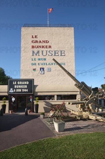 France, Basse Normandie, calvados, plages du debarquement, ouistreham riva bella, le grand bunker, musee, debarquement, 2e guerre mondiale, vehicule militaire,