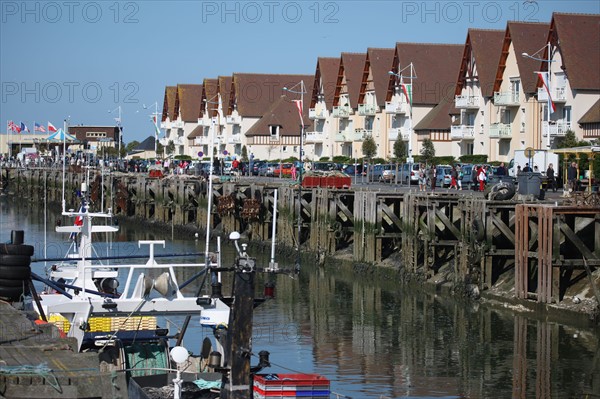 France, Basse Normandie, calvados, plages du debarquement, courseulles sur mer, port, pecheur, bateau, centre ville, pontons, maisons, quais,