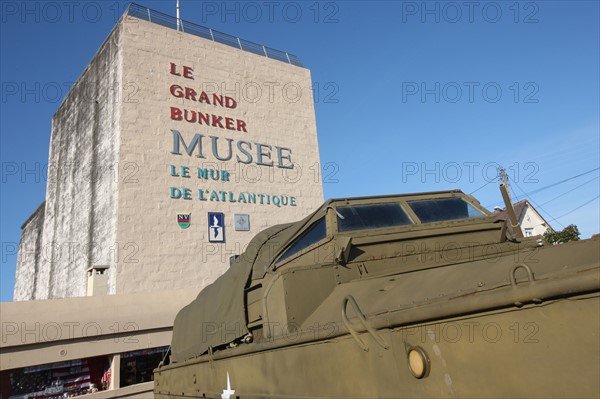 France, Basse Normandie, calvados, plages du debarquement, ouistreham riva bella, le grand bunker, musee, mur de l'atlantique, debarquement, 2e guerre mondiale, vehicule militaire,