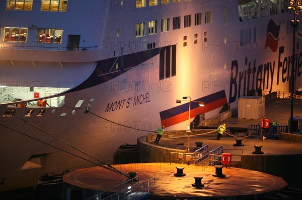 France, Haute Normandie / angleterre, seine maritime, le havre / portsmouth, traversee trans manche, a bord du ferry boat, norman voyager, navigation, mer, accostage a portsmouth, navire Mont-Saint-Michel de brittany ferries,