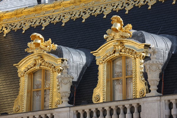Château de Versailles, lucarnes de la cour de marbre