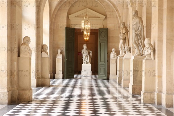 France, ile de france, yvelines, versailles, chateau de versailles, aile du midi, galerie de pierre, longeant la salle marengo,