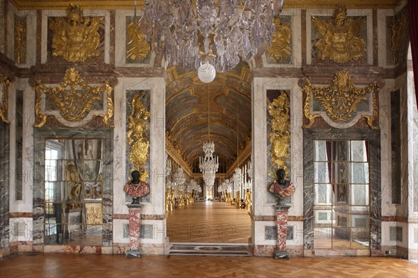 France, ile de france, yvelines, versailles, chateau de versailles, galerie des glaces, depuis la salon de la guerre,