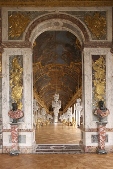 France, ile de france, yvelines, versailles, chateau de versailles, galerie des glaces, depuis la salon de la guerre,