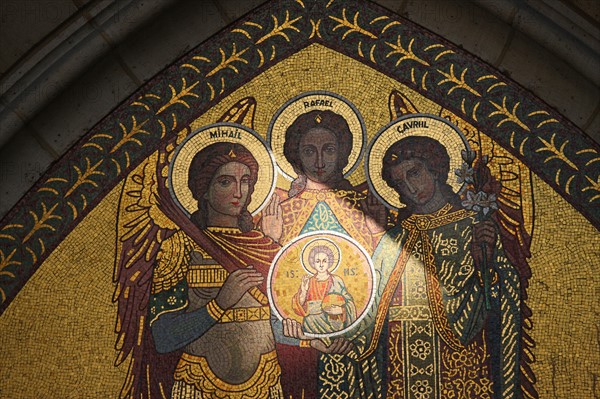 France, ile de france, paris 5e arrondissement, eglise des saints archanges, 9 rue jean de beauvais, facade, detail mosaique, religion orthodoxe,