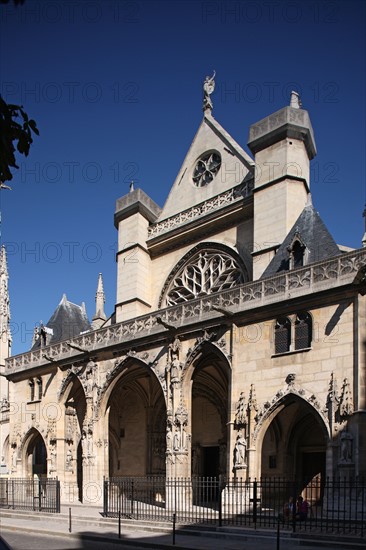 France, ile de france, paris 4e arrondissement, eglise saint germain l'auxerrois, religion catholique, art gothique, rue du louvre, facade, porche,