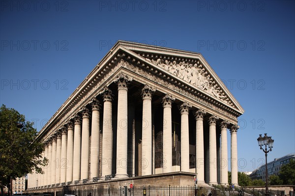 France, ile de france, paris 8e arrondissement, place de la madeleine, eglise de la madeleine, facade, architecte vignon, colonnes, fronton, sculpture,