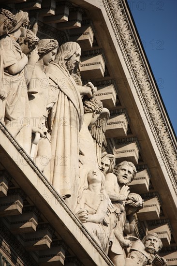 France, ile de france, paris 8e arrondissement, place de la madeleine, eglise de la madeleine, facade, architecte vignon, colonnes, fronton, sculpture,