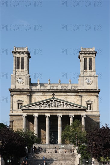 France, ile de france, paris 10e arrondissement, eglise saint vincent de paul, place franz liszt, architecte hittorff, fronton figurant saint vincent de paul, religion catholique,