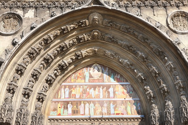 France, ile de france, paris 10e arrondissement, 68 boulevard de strasbourg, eglise saint laurent, religion catholique, detail du porche central,