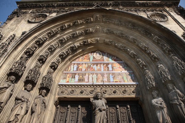 France, ile de france, paris 10e arrondissement, 68 boulevard de strasbourg, eglise saint laurent, religion catholique, detail du porche central,