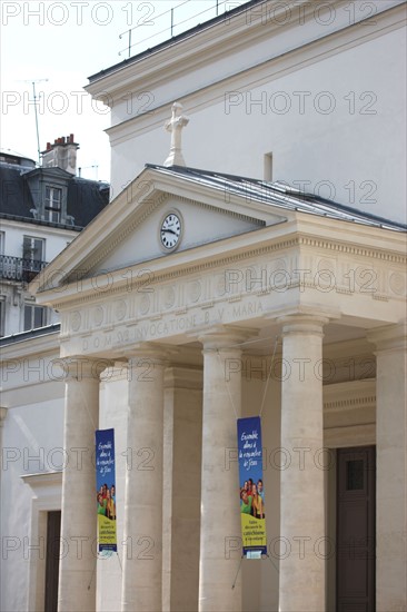 France, ile de france, paris 17e arrondissement, place felix lobligeois, eglise sainte marie des batignolles, fronton, colonnes, facade, religion catholique,