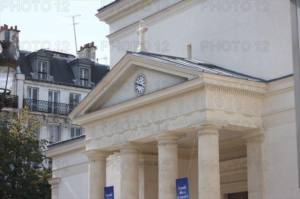 France, ile de france, paris 17e arrondissement, place felix lobligeois, eglise sainte marie des batignolles, fronton, colonnes, facade, religion catholique,