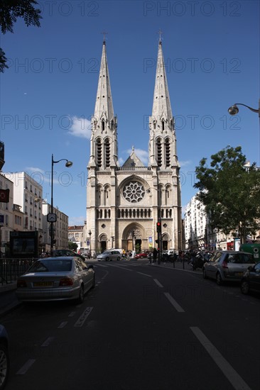 France, ile de france, paris 3e arrondissement, 139 rue de belleville, eglise saint jean baptiste de belleville, facade, tours, sculpture, religion catholique,