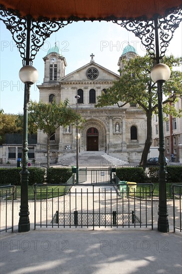 France, ile de france, paris 19e arrondissement, place de bitche, eglise saint jacques saint christophe de la villette, facade, tours, sculpture, religion catholique, kiosque a musique,