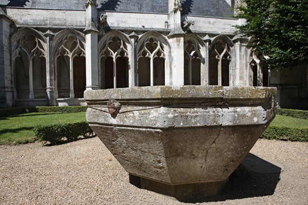 France, Haute Normandie, eure, pays d'evreux, evreux, cathedrale, cloitre, cuve, archeveche,