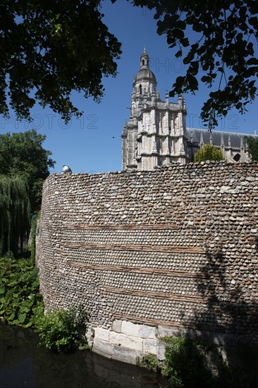 France, Haute Normandie, eure, pays d'evreux, evreux, cathedrale, plan d'eau, promenade, mur gallo romain, archeveche,