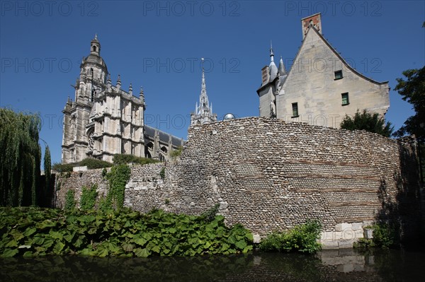 France, Haute Normandie, eure, pays d'evreux, evreux, cathedrale, plan d'eau, promenade, mur gallo romain, archeveche,