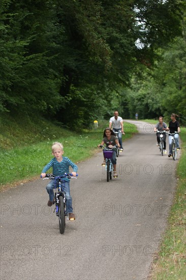 France, Haute Normandie, eure, pays de risle estuaire, pont authou, pole touristique solidaire, location de velos, voie verte harcourt evreux, tandem, panier pique nique,