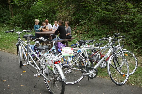 France, Haute Normandie, eure, pays de risle estuaire, pont authou, pole touristique solidaire, location de velos, voie verte harcourt evreux, tandem, panier pique nique,