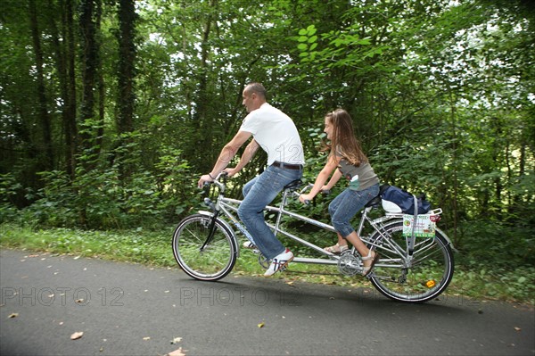 France, Haute Normandie, eure, pays de risle estuaire, pont authou, pole touristique solidaire, location de velos, voie verte harcourt evreux, tandem, panier pique nique,